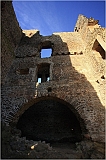  Zřícenina hradu Rokštejn v údolí říčky Brtnice