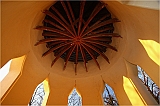  Kruhovitý vyhlídkový pavilon zvaný Gloriet nad řekou Oslavou
